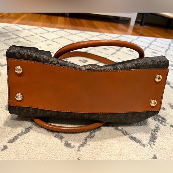 Like new Michael Kors leather bag - Picture 3 of 4